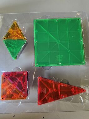 MAGNA-TILES Vibrant Multicolor Magnetic Tile Set